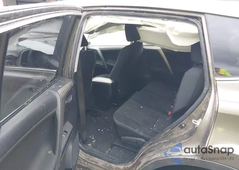 2015 Toyota Rav4 Le z USA, uszkodzony, nr VIN JTMBFREV9FD097362